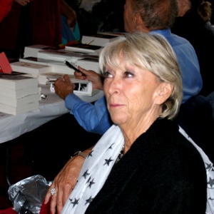 ATTAIX-VANDAME Françoise, présente au Salon du Livre Royat Chamalières ATTAIX-VANDAME Françoise, présente au Salon du Livre Royat Chamalières