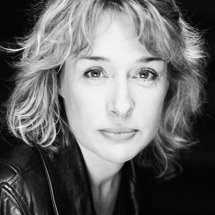 Portrait de Fabienne PÉRINEAU - autrice présente au Salon du Livre de Royat-Chamalières 2020