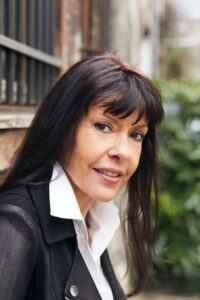 Corinne Javelaud, catégorie littérature moderne et contemporaine, présente le samedi 3 et dimanche 4 octobre au 13ème Salon du Livre de Royat-Chamalières (2026)